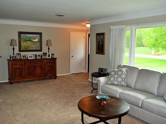 3rd image of 30255 Meadowview Dr