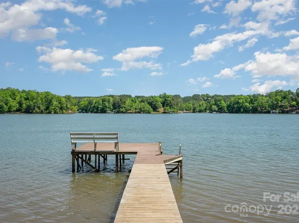 4960 Longfield St, Claremont, NC 28610