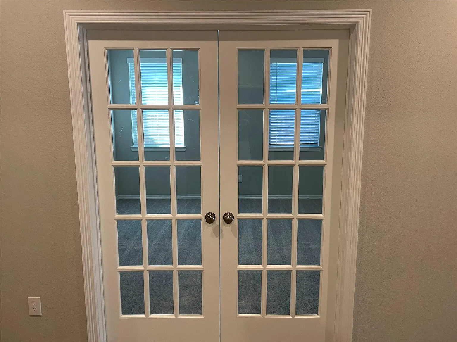 3 bed, 3.0 bath, 2017 sqft, $2,050 — Photo 4