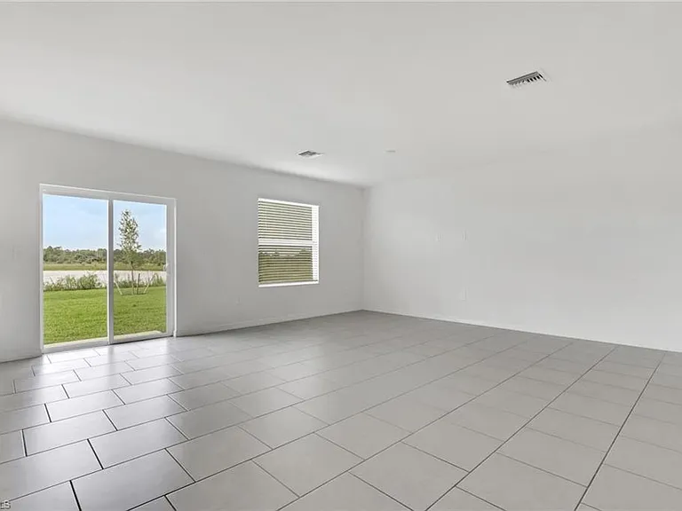 19550 Fairhill Ct — Photo 5