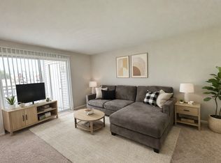 4102 Chesapeake Dr #C2b, Aurora, IL 60504