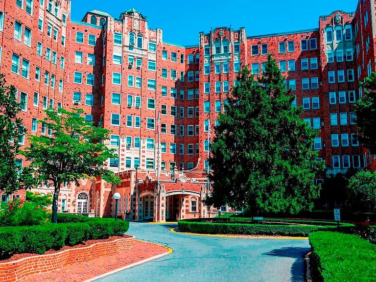 The Broadmoor: Northeast corner of Connecticut and Porter