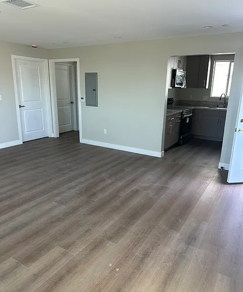11945 Victory Blvd — Photo 1