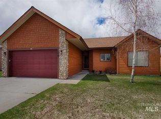 35 W Buckskin Dr, Donnelly, ID 83615