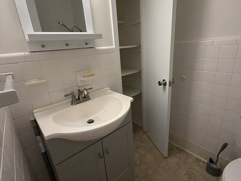 112 Longwood Ln #B — Photo 14