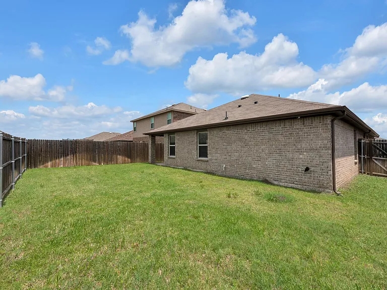 2415 Anton Dr — Photo 24