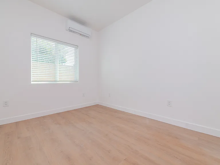 5033 Sultana Ave #B — Photo 11