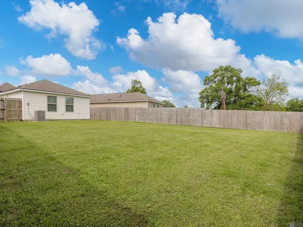 324 S Iberville Ave, Gonzales, LA 70737