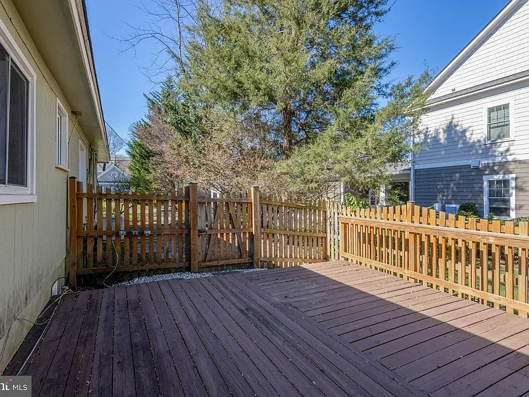 2031 Hillside Dr — Photo 40