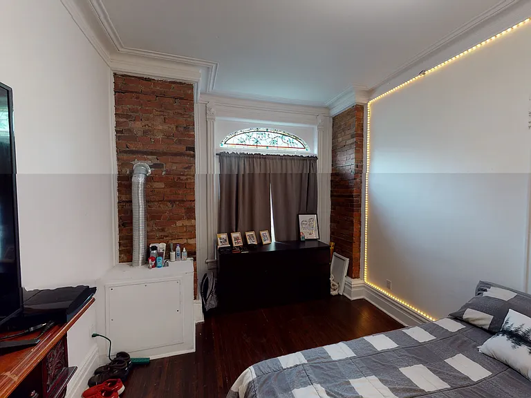 160 Beaconsfield Ave #1 — Photo 6