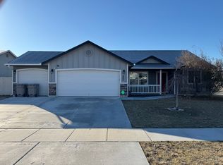 885 E Yaquina Bay Dr, Nampa, ID 83686