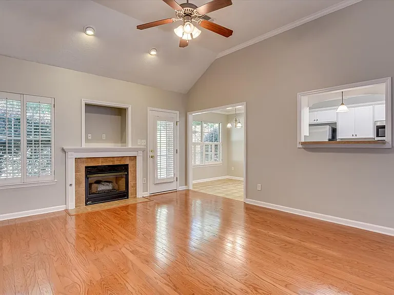 1348 Wendell Ln — Photo 3
