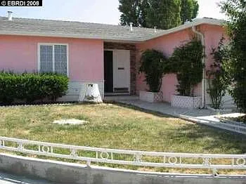 1090 Jewett Ave photo 1