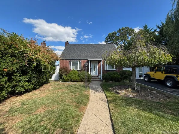 279 Semton Boulevard, Franklin Square, NY 11010
