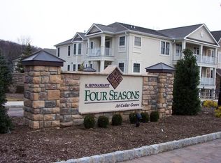 212 Holly Ln #212, Cedar Grove, NJ 07009