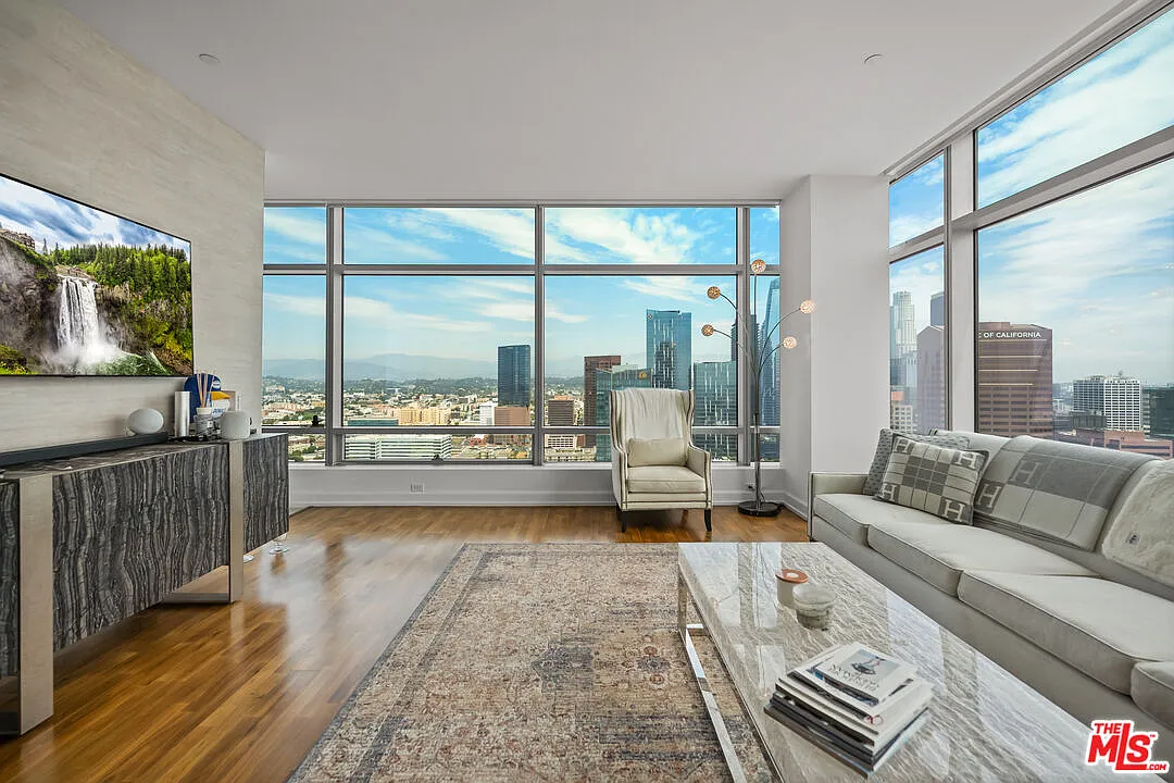 2 bed, 3.0 bath, 1700 sqft, $9,500 — Photo 4