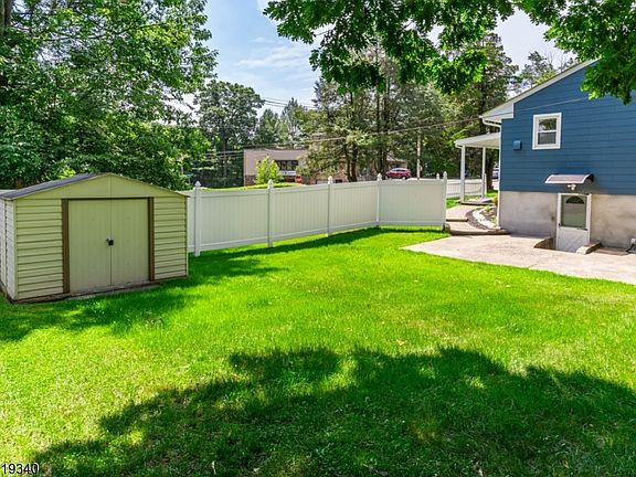 4th image of 80 White Meadow Rd