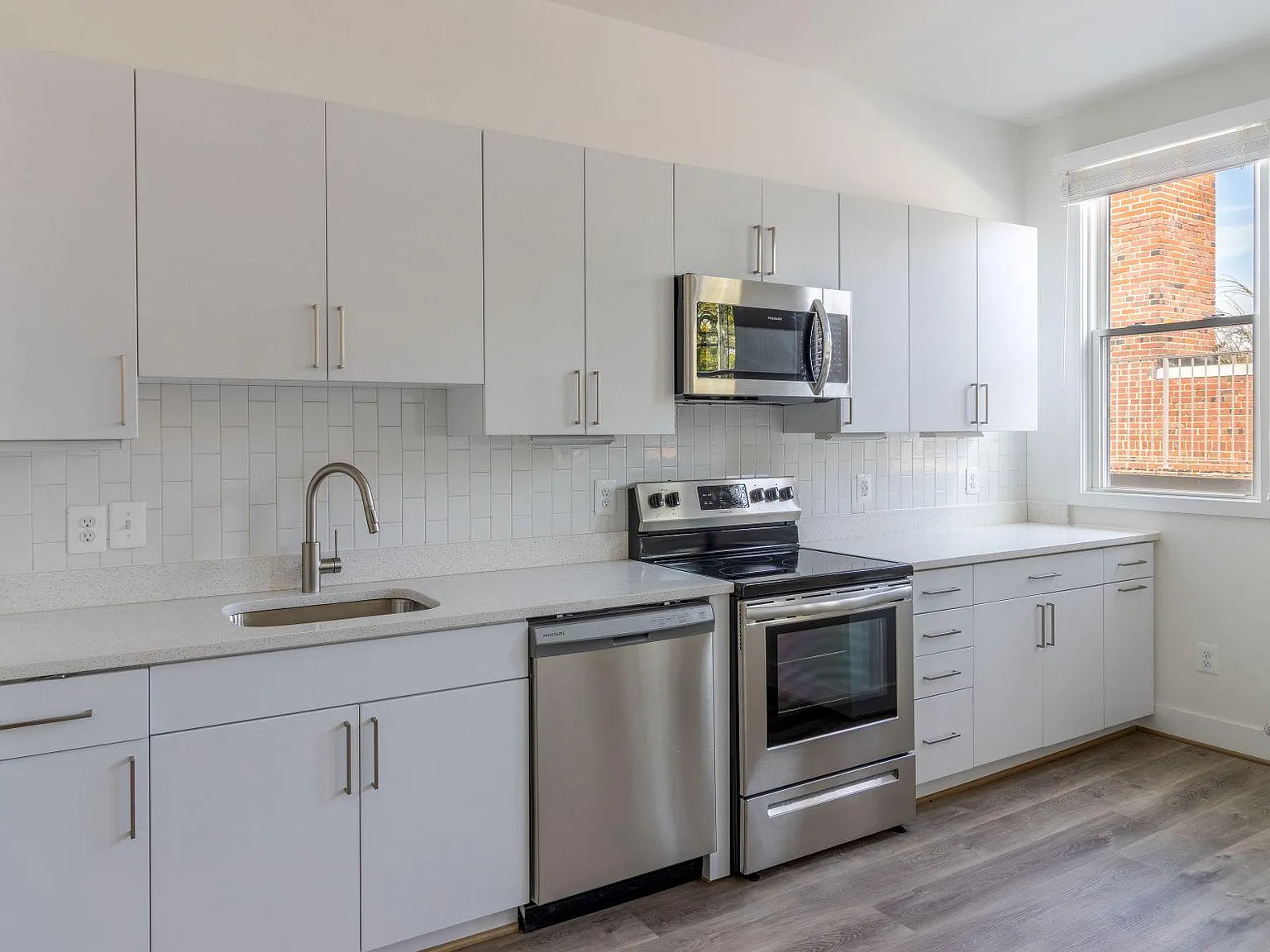 1 bed, 868 sqft, $1,890 — Photo 2