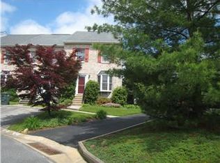 327 Goldsmith Ln, Newark, DE 19702