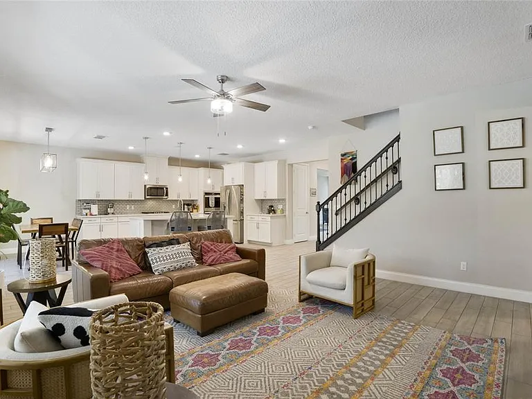 8414 Vivaro Isle Way — Photo 17