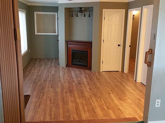 4th image of 2728 Laurel Dr