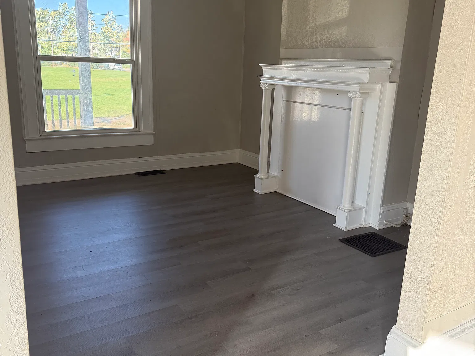 3 bed, 1400 sqft, $1,200 — Photo 2