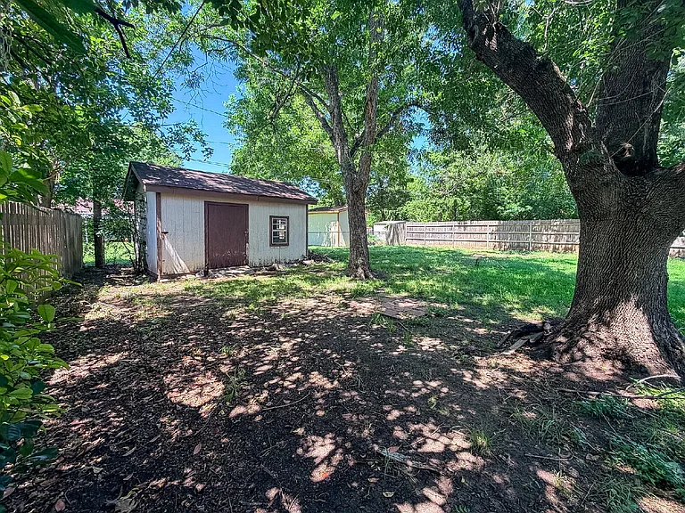 712 Pecan St — Photo 31