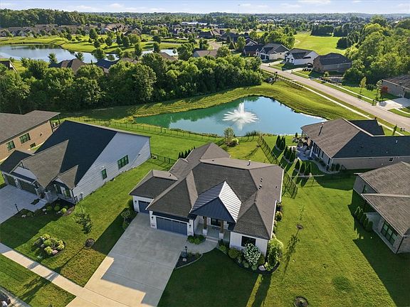 4th image of 9338 Rochelle Ln
