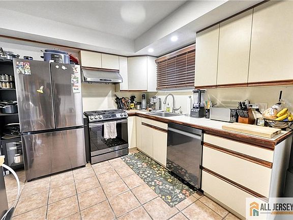 2nd image of 3313 Banta Rd