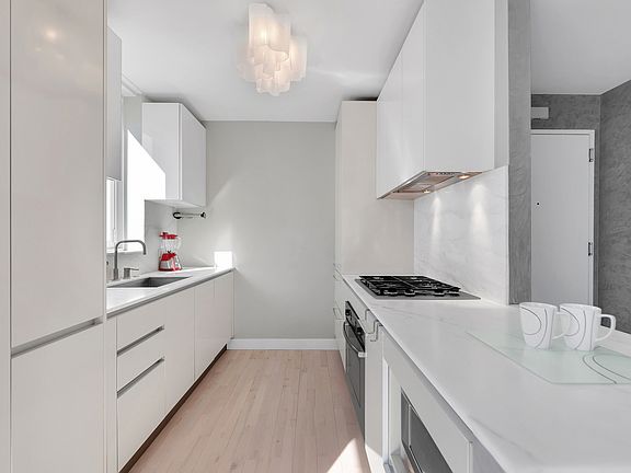 5th image of 322 W 57th St #38S1