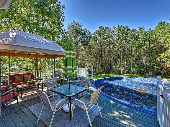 3rd image of 156 Creekwood Dr