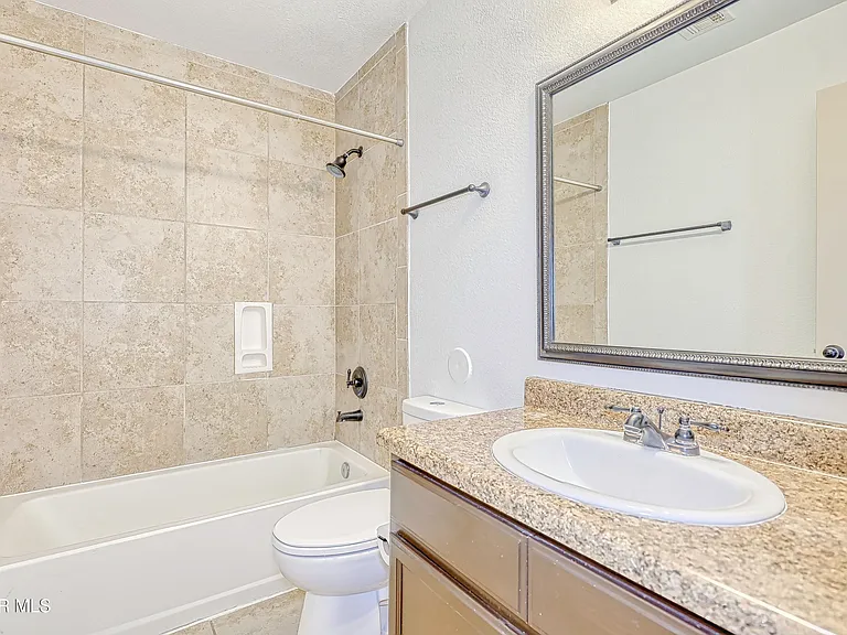 14325 Woods Point Ave — Photo 24