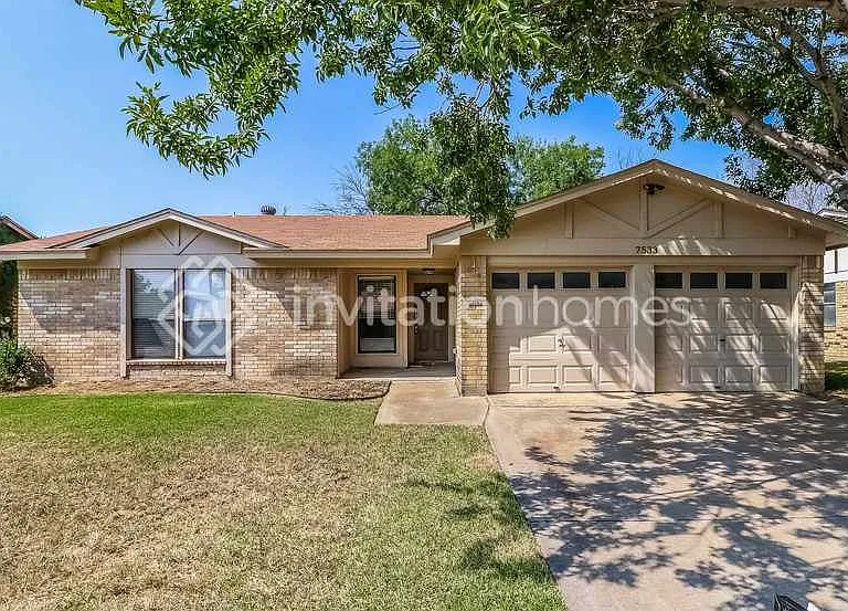 7533 Clover Ln — Photo 1