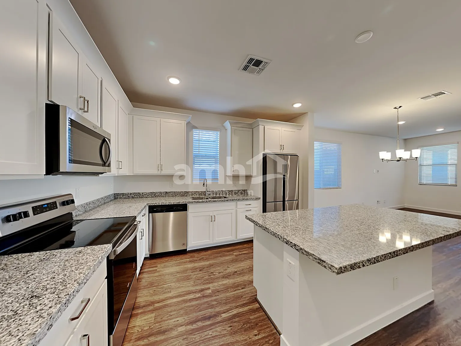 5 bed, 2.5 bath, 2786 sqft, $2,815 — Photo 3