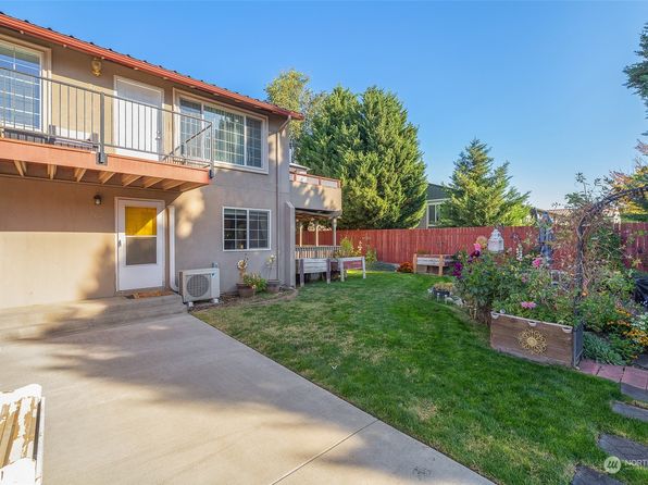 526 S 40th Ave #D 109, West Richland, WA 99353