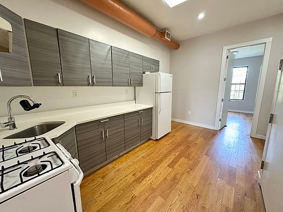 3rd image of 427 Marion St APT 3L