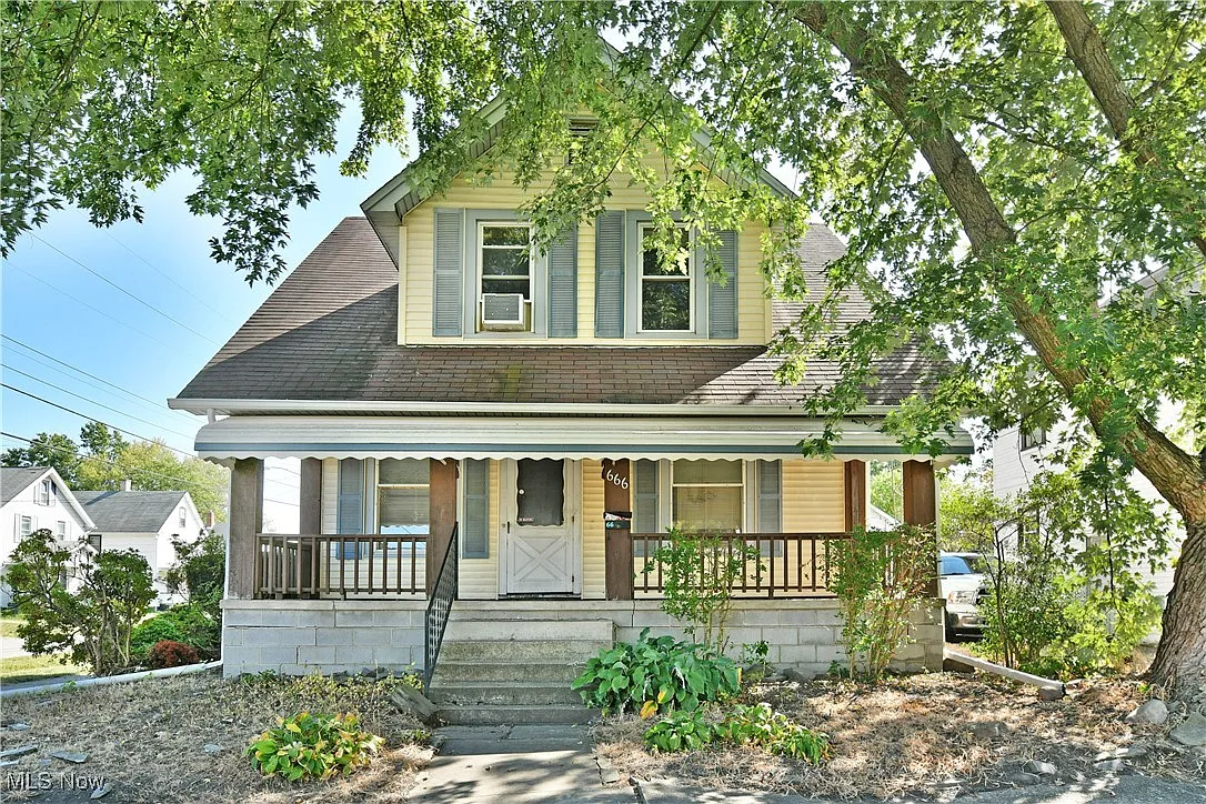 666 Dickey Ave NW photo 1