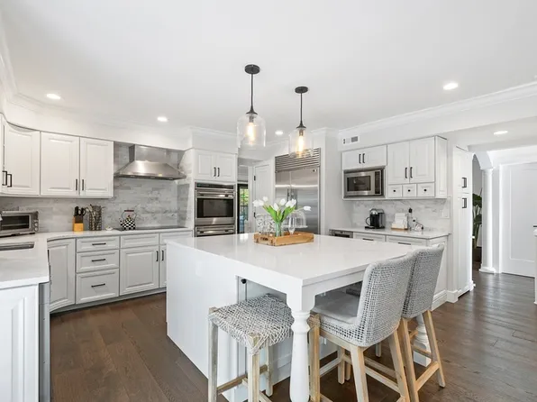 26 Maple Run Dr, Jericho, NY 11753