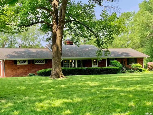 211 Leland Lake Dr, Jacksonville, IL 62650