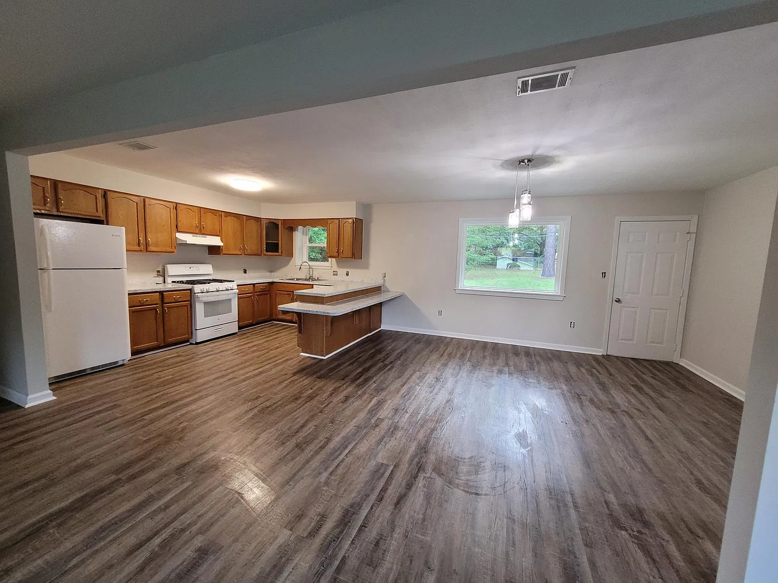 3 bed, 1375 sqft, $1,500 — Photo 3