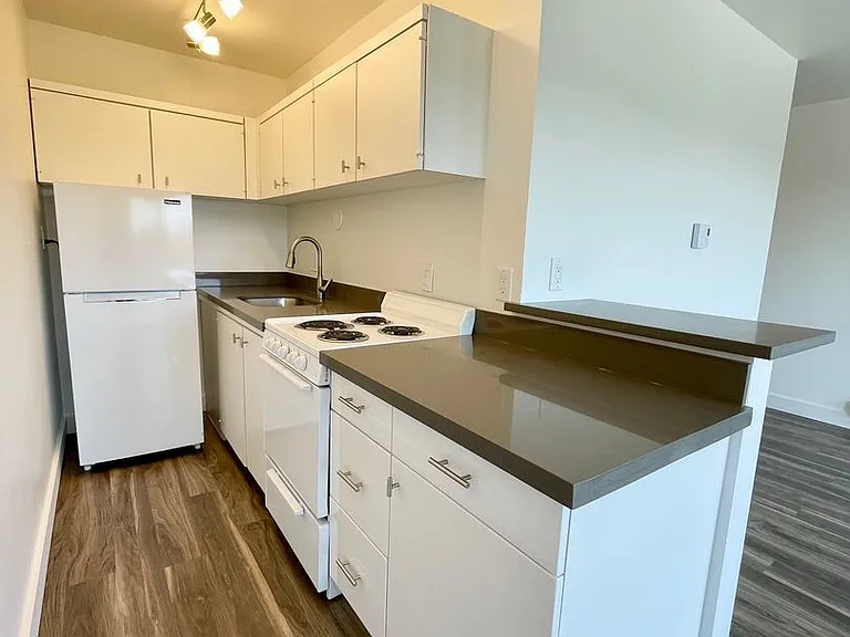 Village Vista Apartments — Photo 16