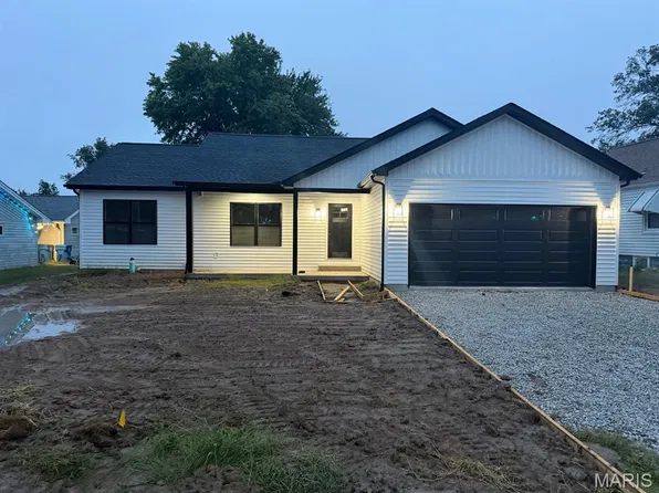 136 Virginia Ave, Bethalto, IL 62010