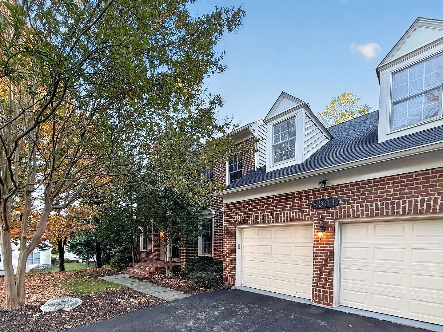 Gorgeous 5 Bed 3.5 Bath With Beautiful Landscaping — Photo 1