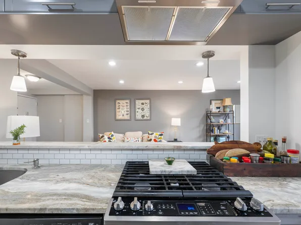 255 Fieldstone Terrace image 4 of 13