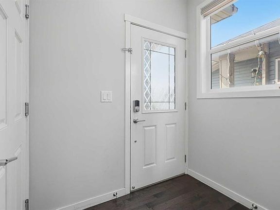 3rd image of 190 W Saddlelake Way NE