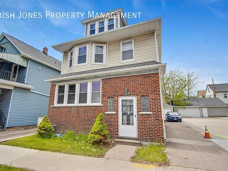 2518 Delaware Ave — Photo 1