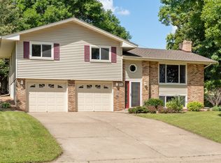 572 17th Ave NW, New Brighton, MN 55112