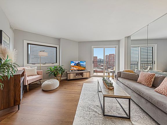3rd image of 1225 Lasalle Ave APT 2101