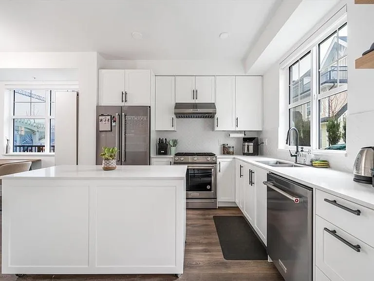 707 Robinson St #108 — Photo 17