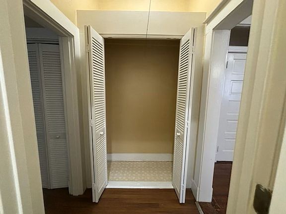 5th image of 250 N Willett St APT 4